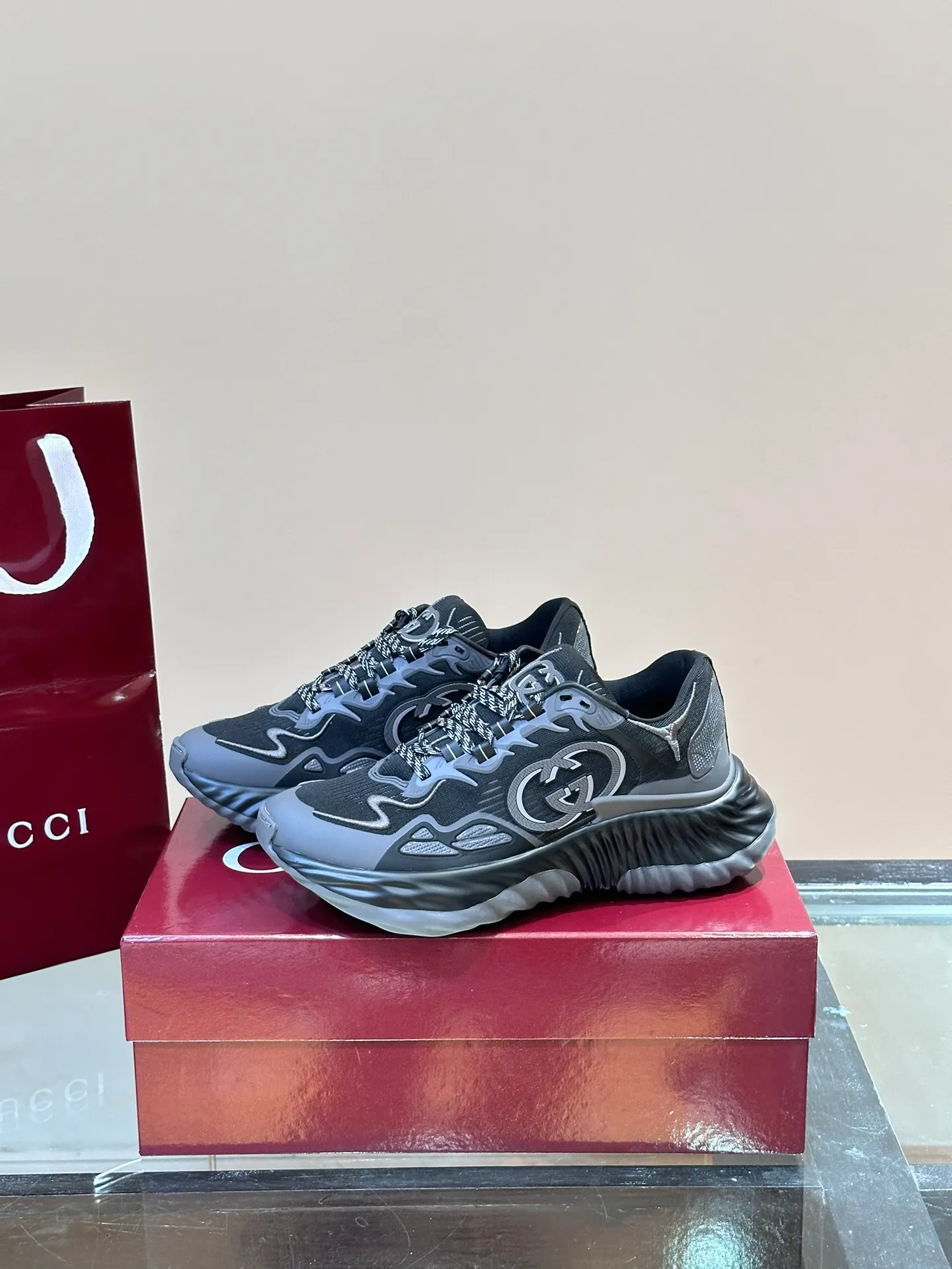 Men's Men's Shoes💰p760 "Gucc*" Ri Men's Men's Shoes💰p Men's Men's Shoes💰ple Series 2024ss👫Couple Style Casual Sports Shoes, buy the original and accurately reproduce it! Restore the quality of details, Gucci Ri men's shoes 💰p men's shoes 💰ple series sports shoes are made with innovative stitching technology to create a flowing texture like water. The leather design is paired with three-dimensional interlocking Double G leather patches and Gucci letter metal accessories, creating a free flowing texture of the entire shoe with a 3D effect. A classic and versatile piece that feels super comfortable on your feet! Male 39-44 Female 35-39